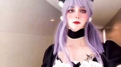 桃老湿鸭：最近我们小区有一个传言，经常会看到一个穿着情趣内衣的女生在小区露出，阿姨们说这女生好不要脸！